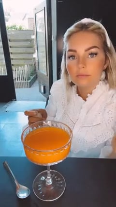 Melissa doet collageen in haar sapje
