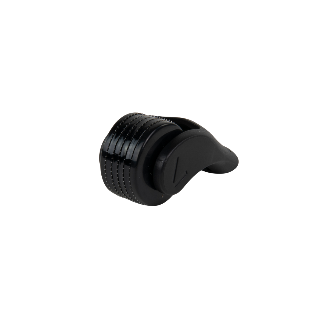 Dermarollerkop maat S met 0.35 mm naaldjes voor fijne lijntjes en donkere kringen rond de ogen.