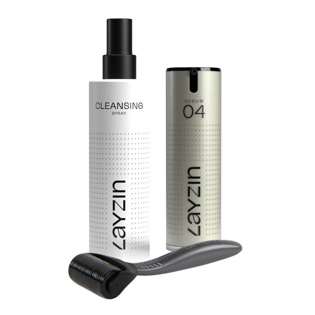 Huidvernieuwende microneedling set voor littekens en striae met dermaroller, serum en cleansing spray voor egalere huid.