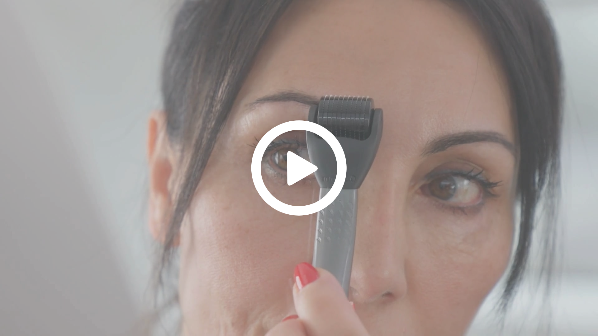 Wenkbrauw groei met microneedling